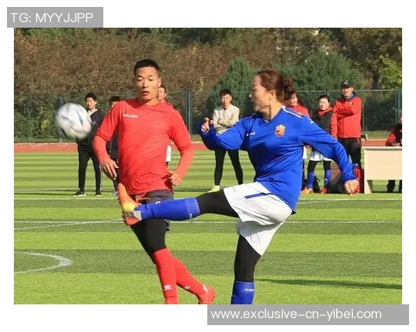香港足球迷热情支持朝鲜足球队展现友谊与体育精神的精彩瞬间